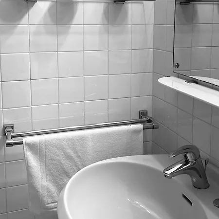 Espacio Serrart 325 * 伊夫雷亚